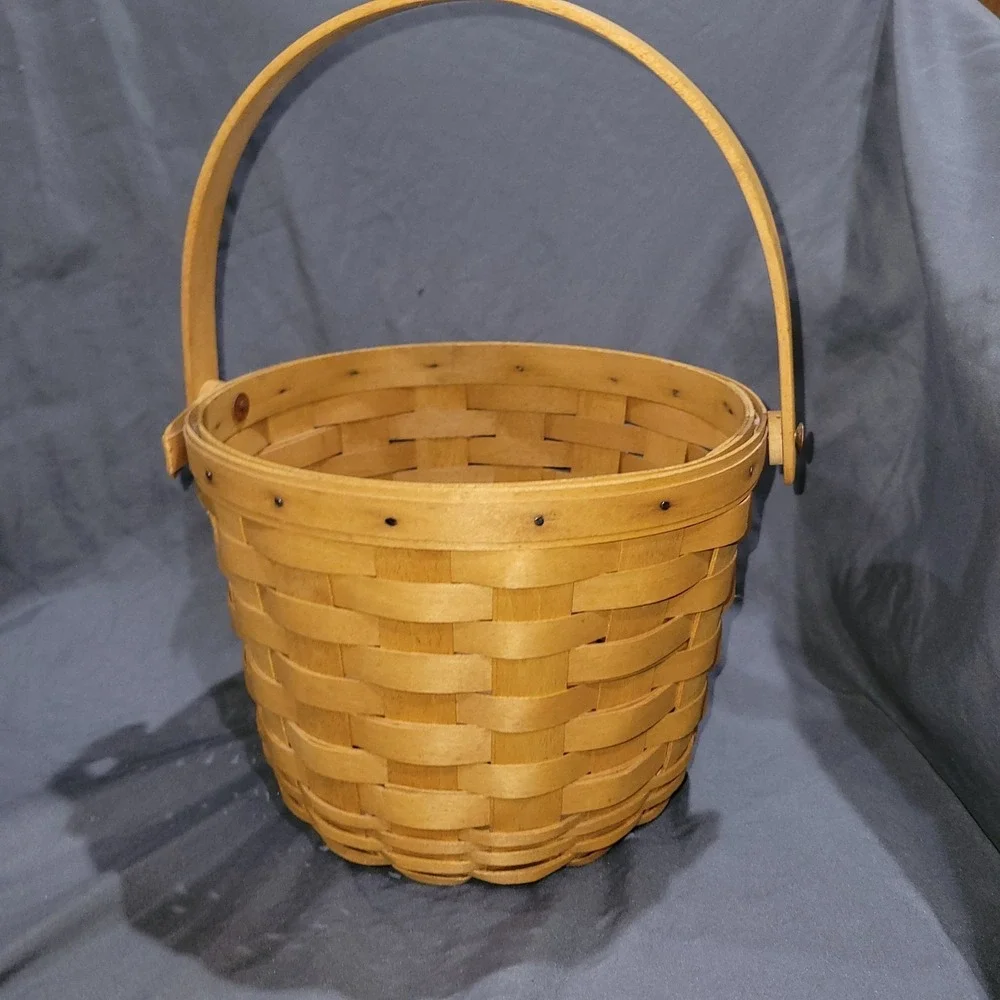 Longaberger 1997 Medium  Fruit  Basket Handle Round Bottom